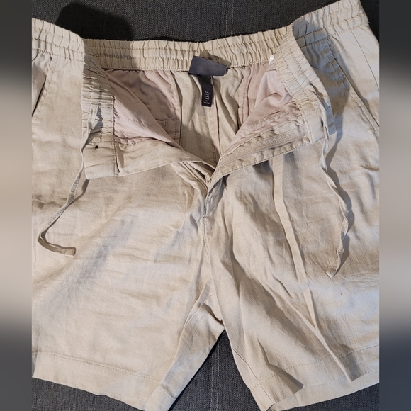H&M - Cream Shorts - Size Large - Picture 3 of 5